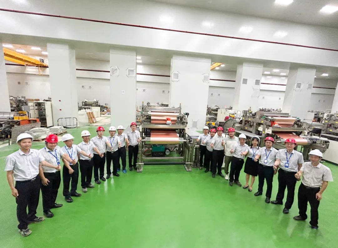 携手“铜”行 拼“箔”未来丨云开体育在线登录-云开(中国)科技年产5.66万吨高端铜箔项目二期首条生产线试产成功出箔